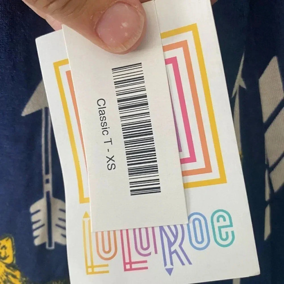 NWT Navy Yellow Fox Arrows LuLaRoe XS Classic Tee Shirt Comfy Stretch - Picture 6 of 10